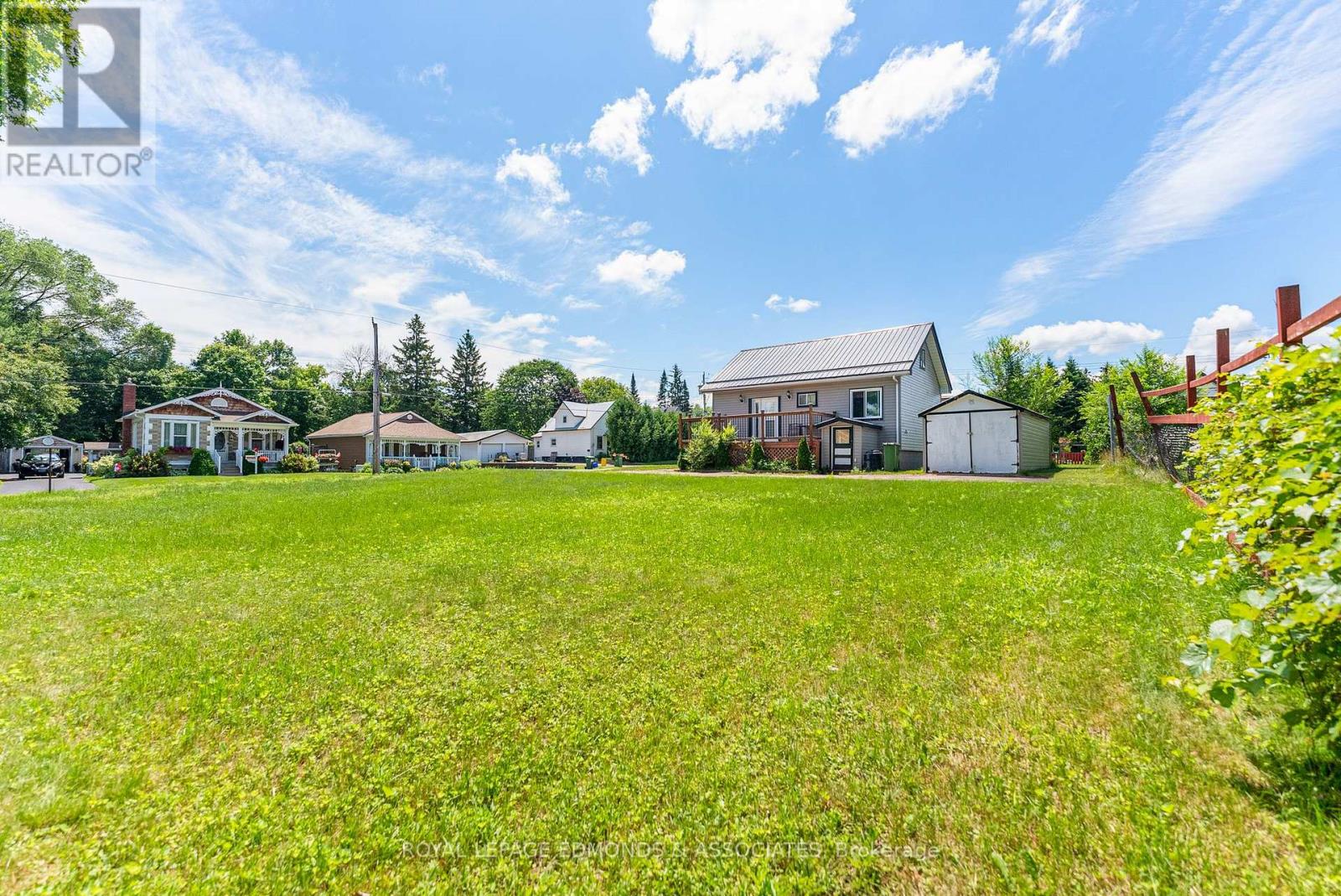Photo 27 of 961 Bronx Street, Pembroke ON
