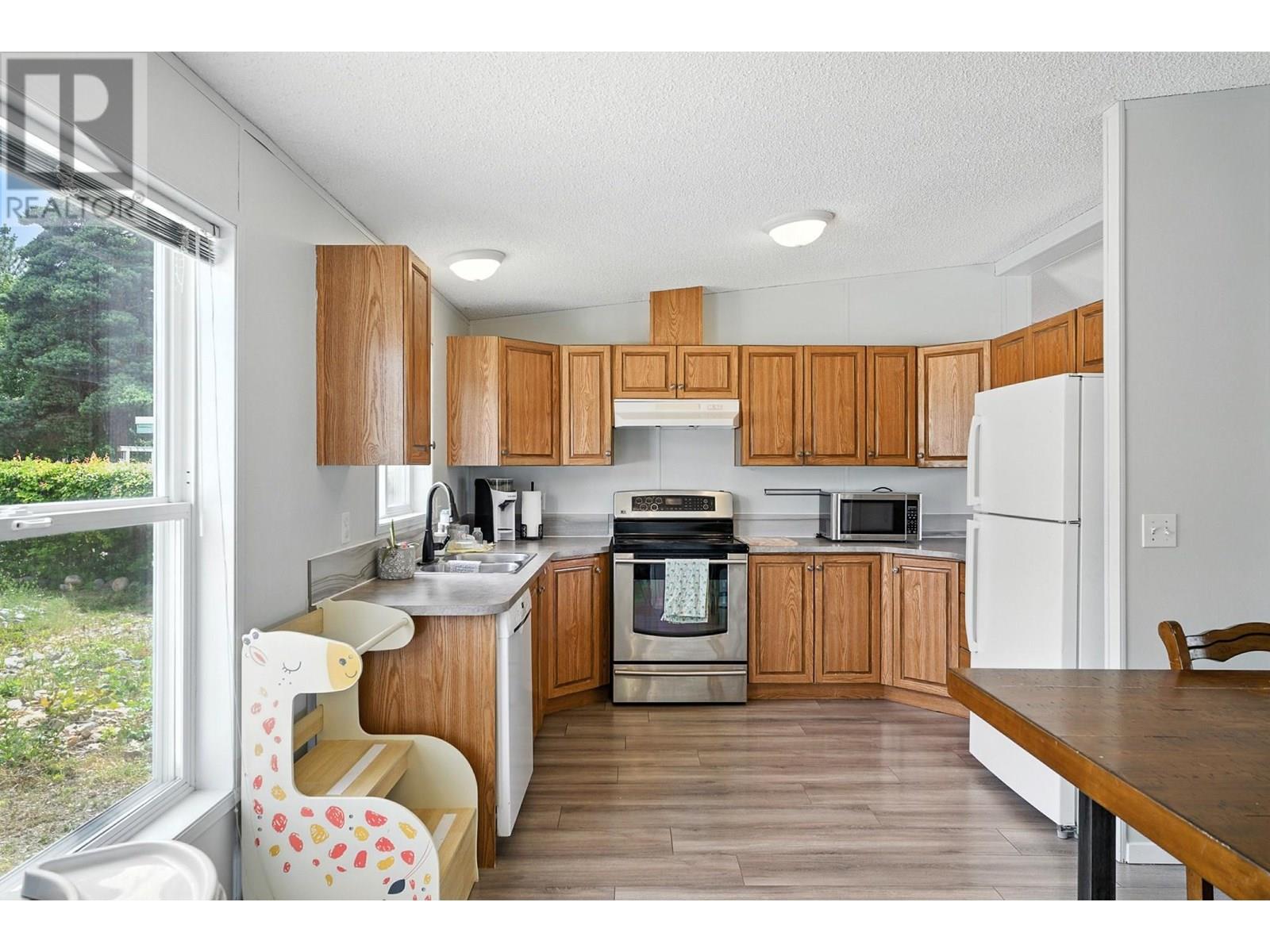 Photo 4 of 779 Klahanie Drive, Kamloops BC
