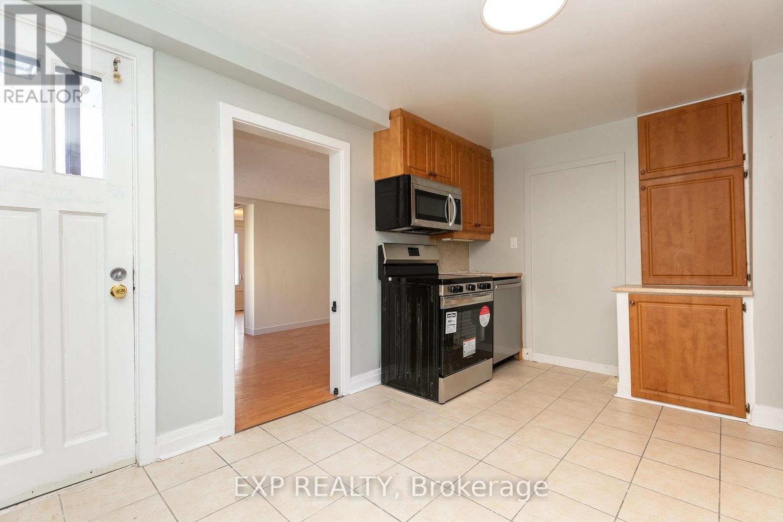 Photo 18 of 303 Shakespeare Street, Ottawa ON