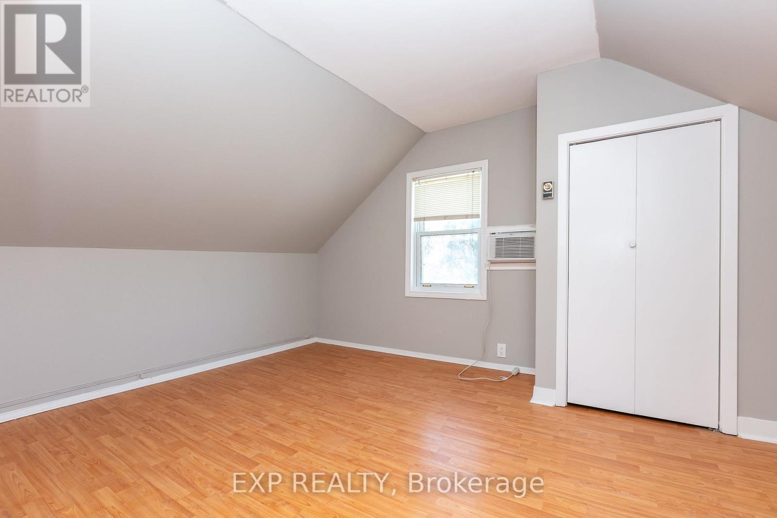 Photo 4 of 303 Shakespeare Street, Ottawa ON