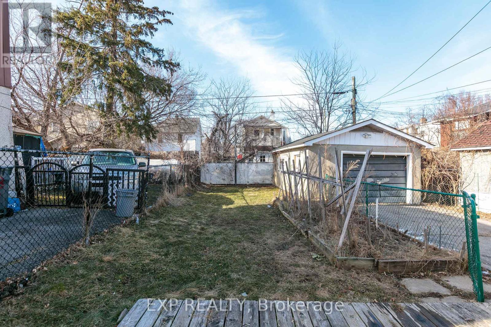Photo 15 of 303 Shakespeare Street, Ottawa ON