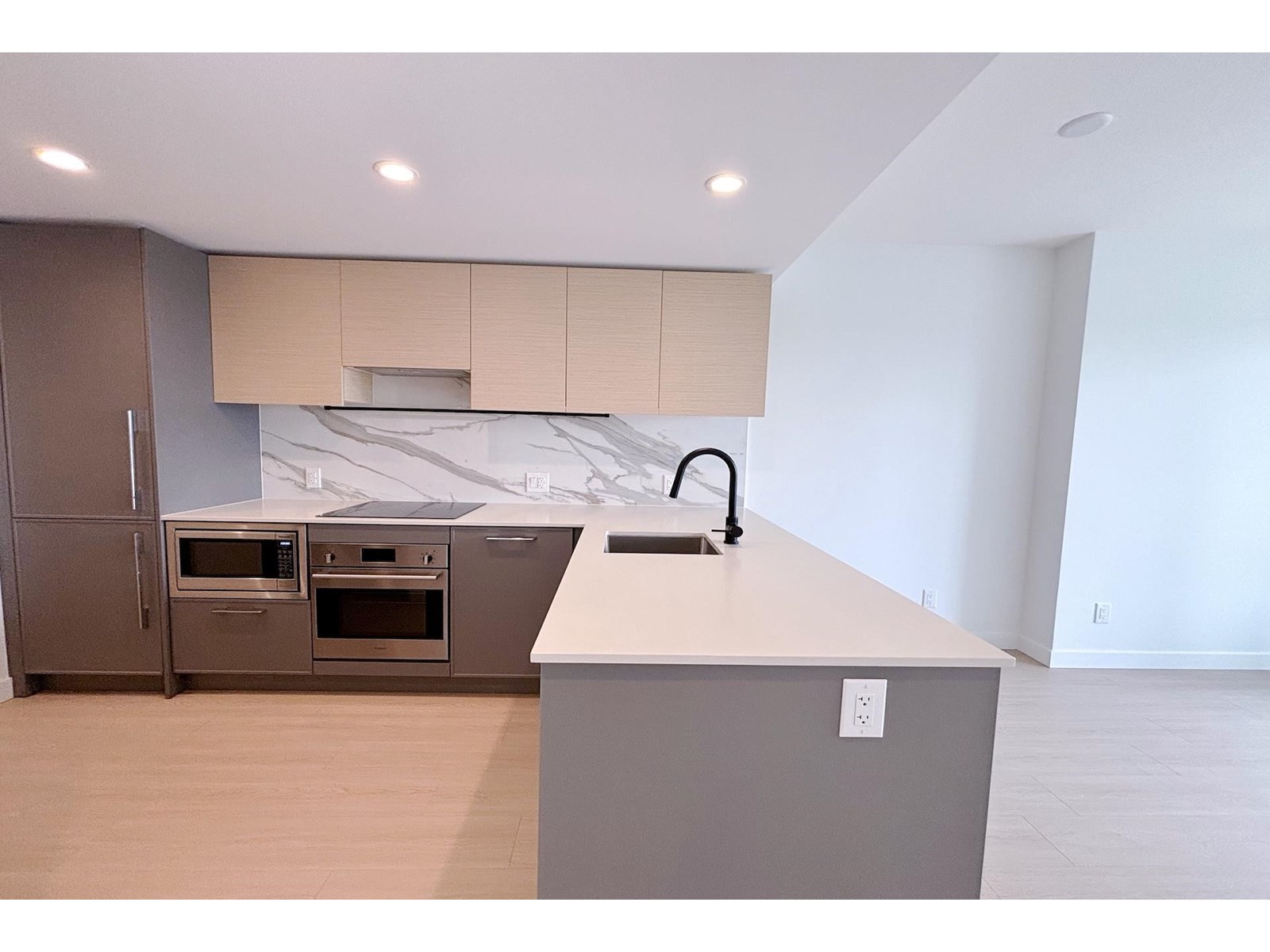 Photo 6 of 502 13745 George Junction, Surrey BC