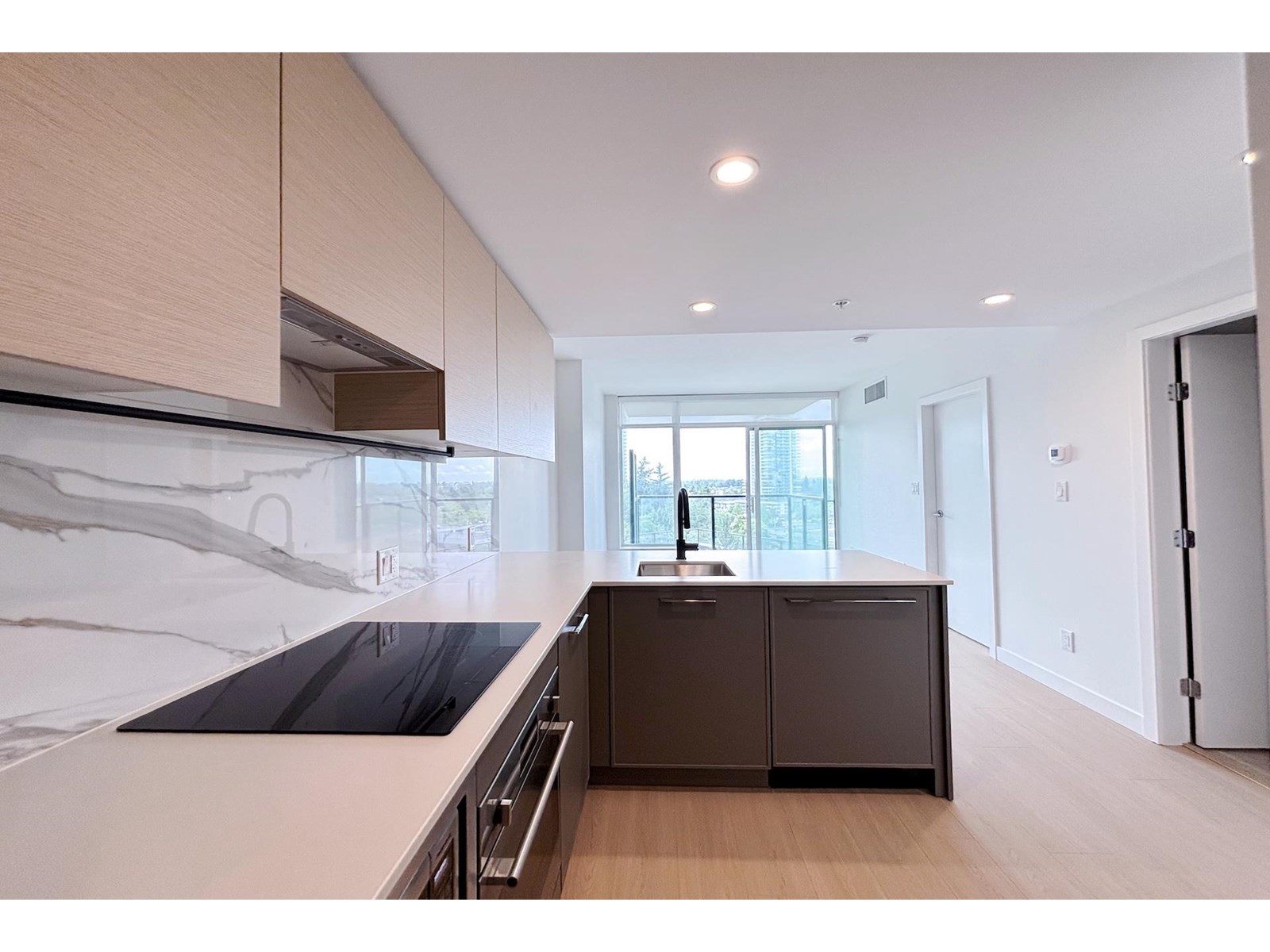 Photo 4 of 502 13745 George Junction, Surrey BC