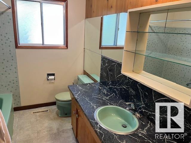 Photo 12 of 13512 65 St Nw, Edmonton AB