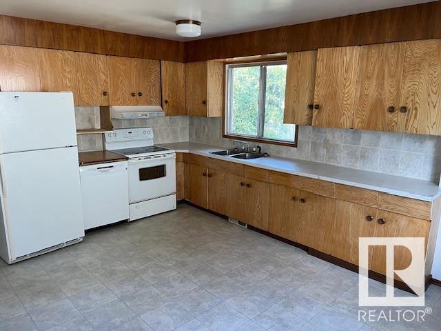 Photo 17 of 13512 65 St Nw, Edmonton AB