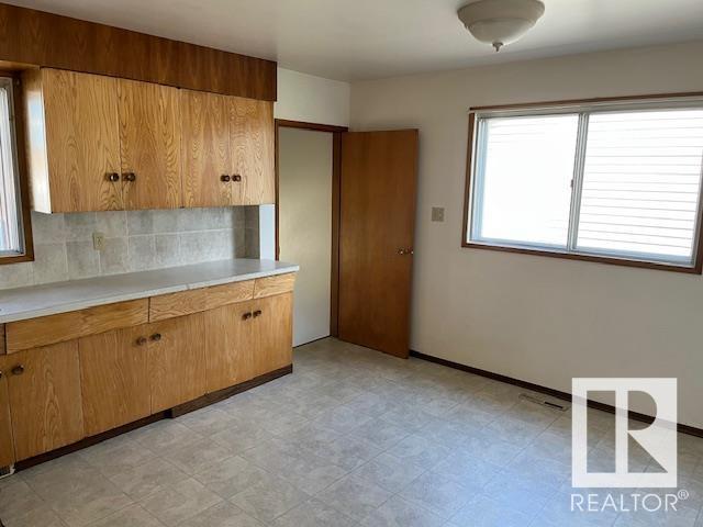 Photo 19 of 13512 65 St Nw, Edmonton AB