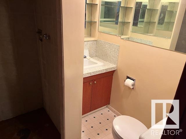 Photo 3 of 13512 65 St Nw, Edmonton AB