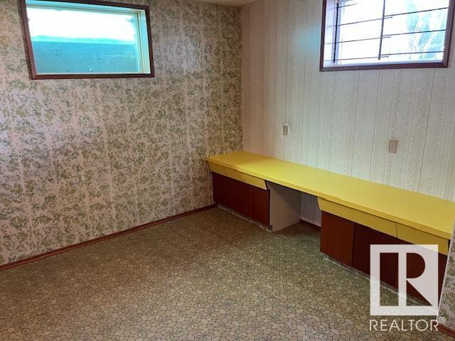 Photo 5 of 13512 65 St Nw, Edmonton AB