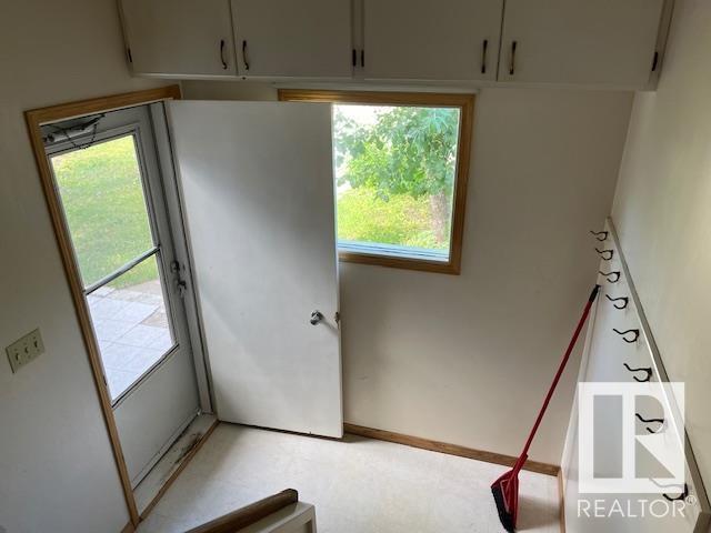 Photo 9 of 13512 65 St Nw, Edmonton AB