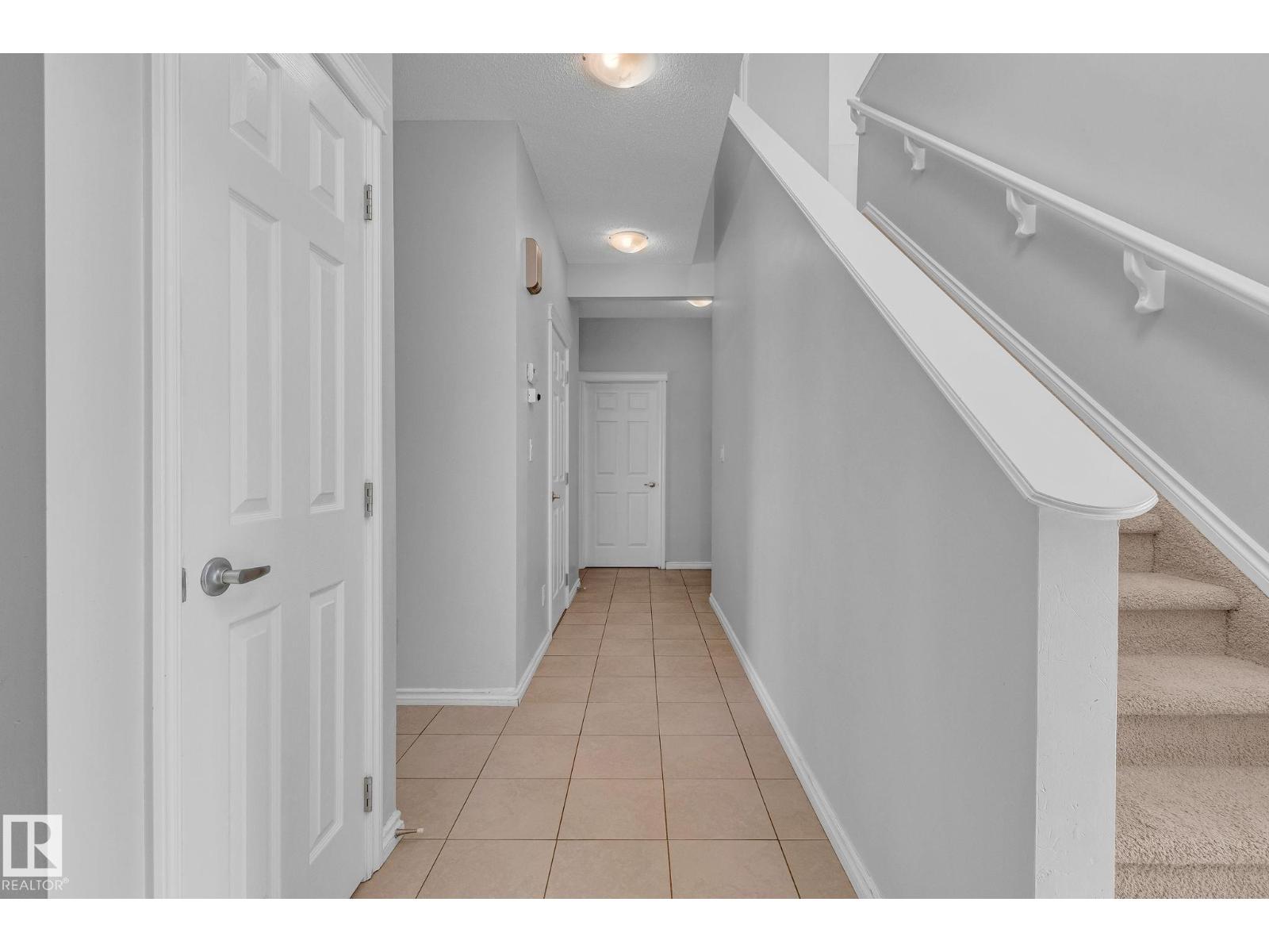 Photo 10 of 5816 168 Av Nw, Edmonton AB