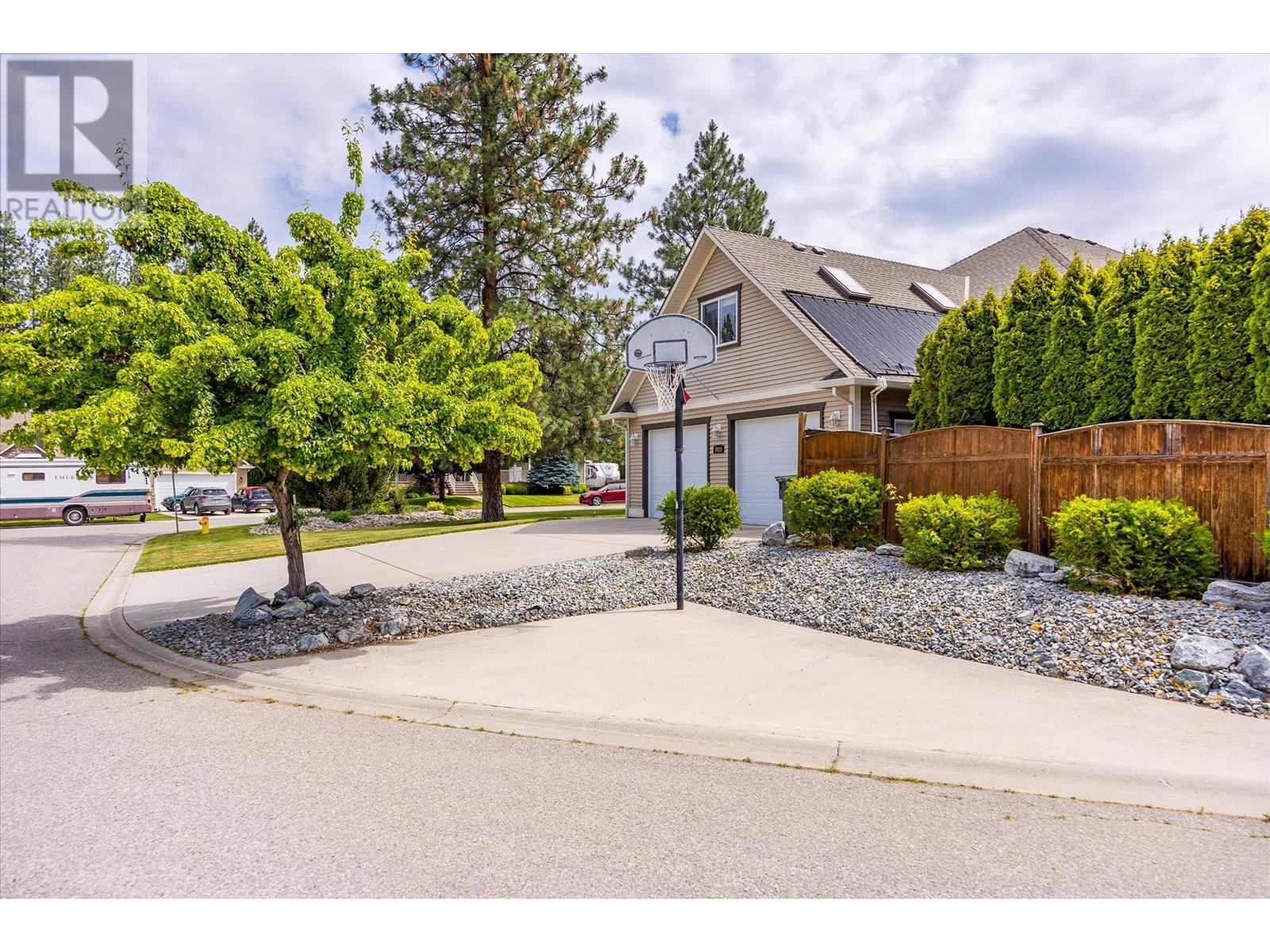  3925 Flower Court, Kelowna