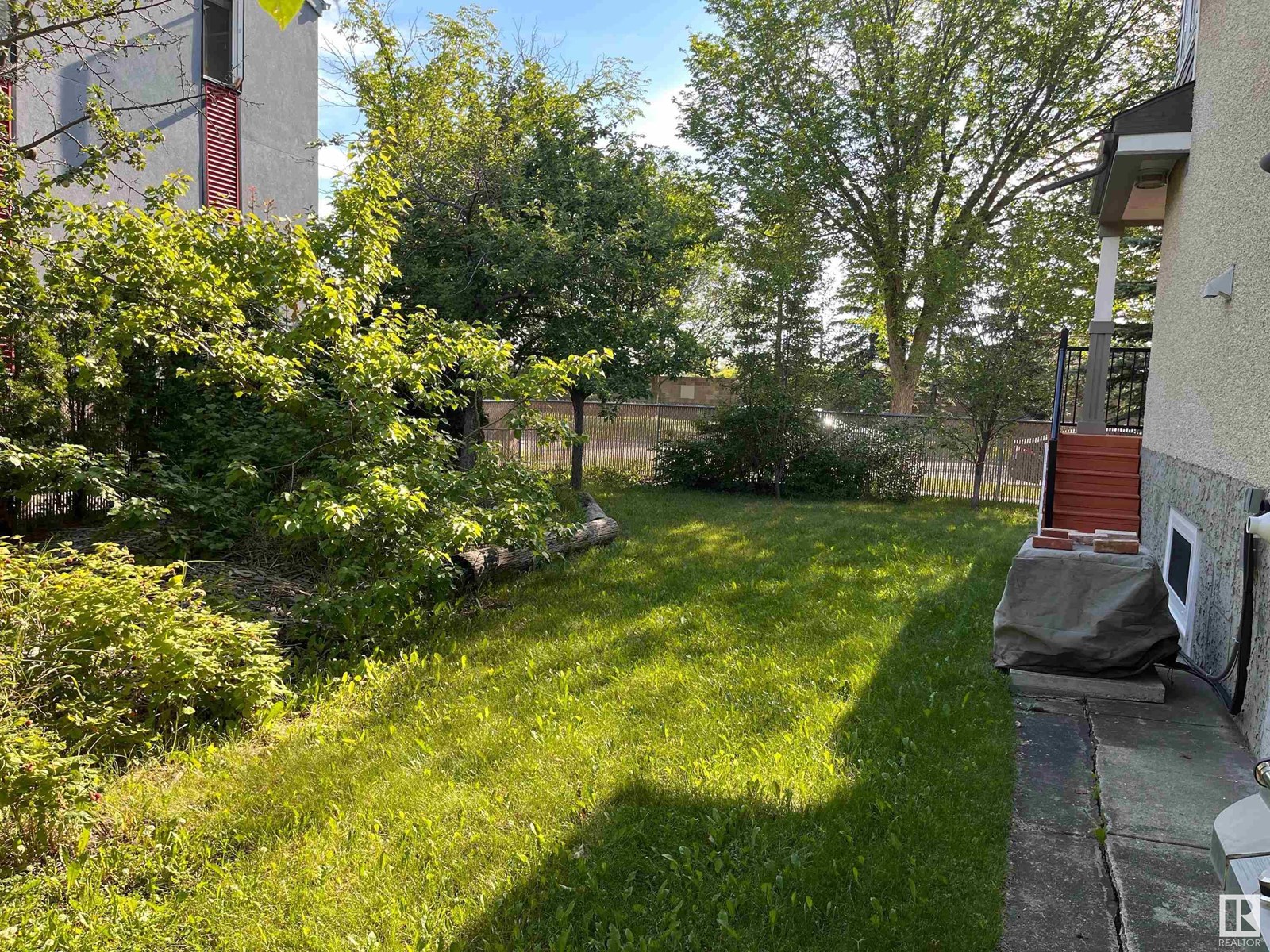 Photo 7 of 11910 76 St Nw, Edmonton AB
