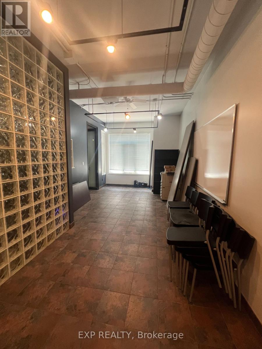Photo 10 of 8 951 Wilson Avenue, Toronto ON