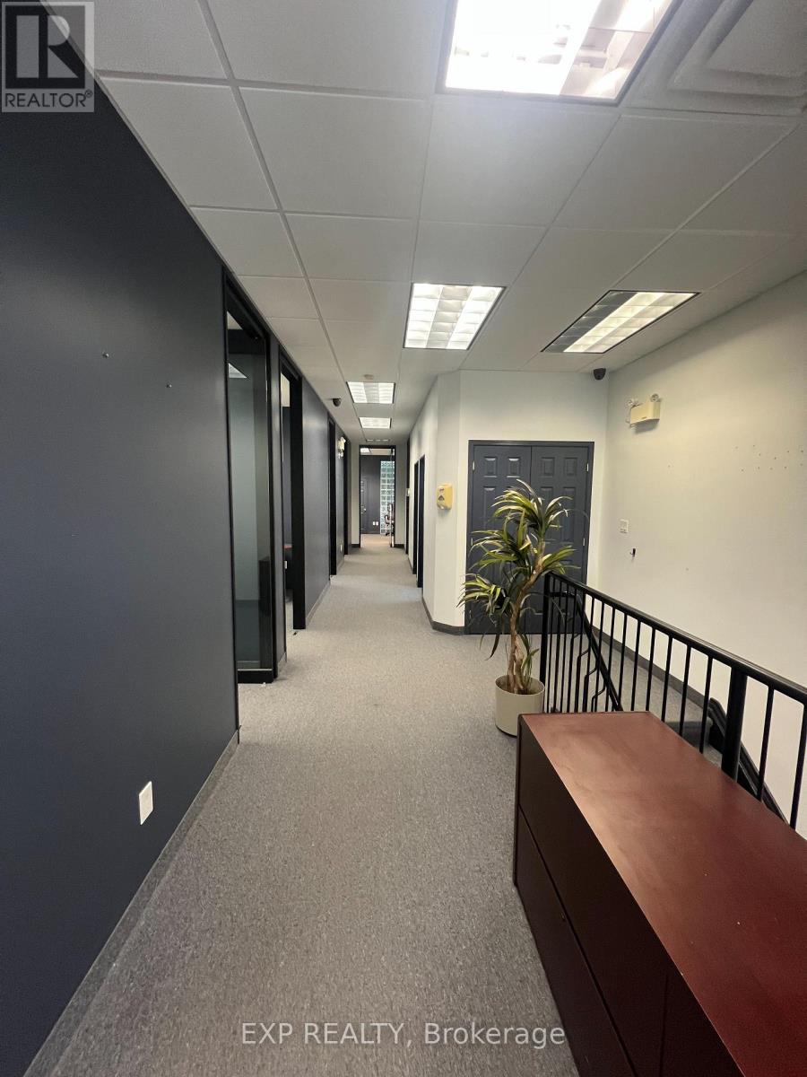 Photo 11 of 8 951 Wilson Avenue, Toronto ON