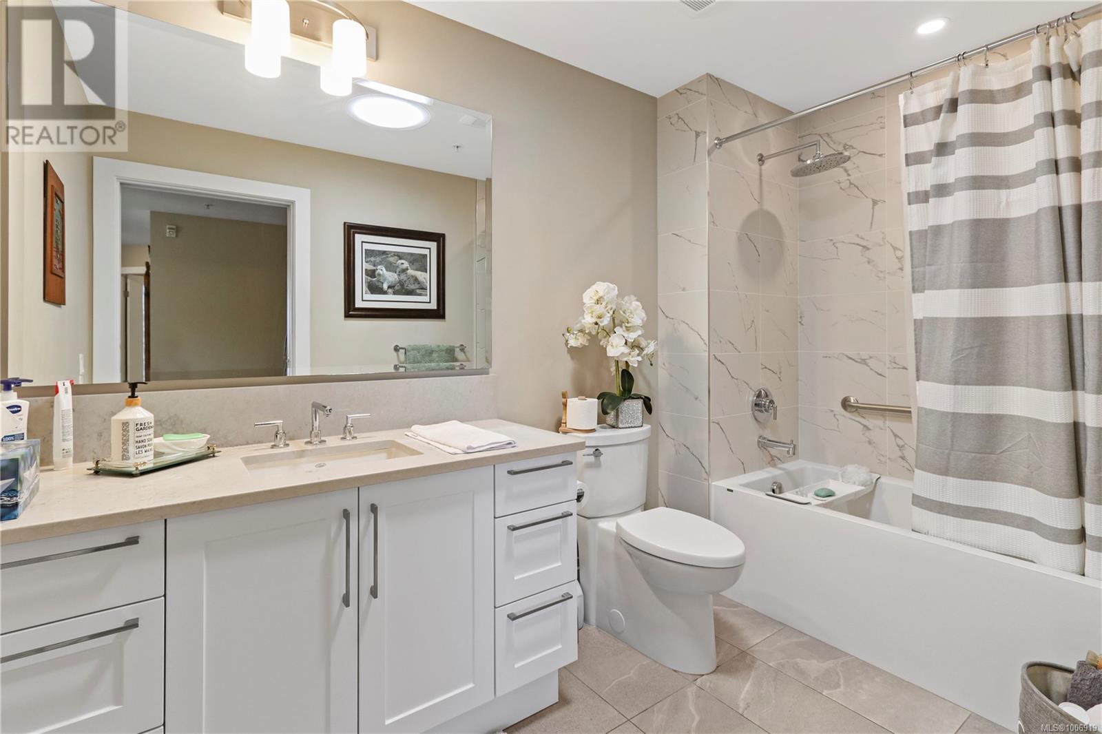 604 3529 Dolphin Dr, Nanoose Bay