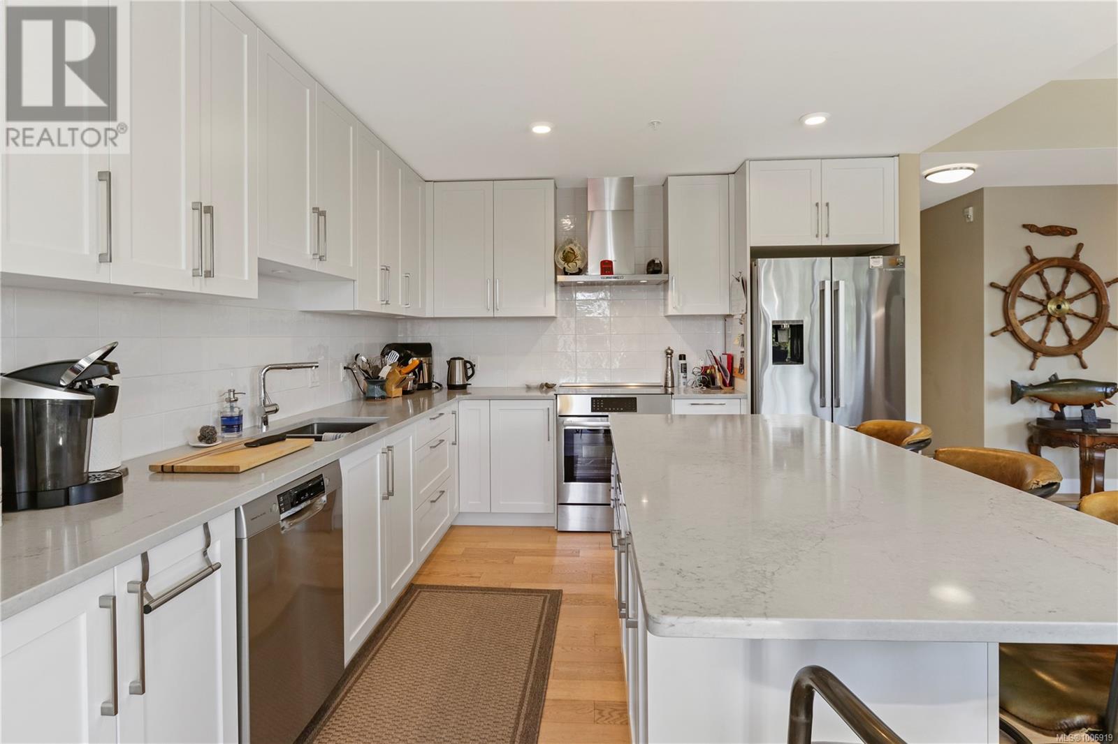604 3529 Dolphin Dr, Nanoose Bay