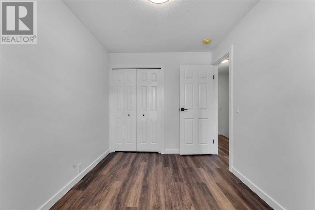 Single Family House Bi-level for Sale in  Cedardale Road SW Cedarbrae Calgary 