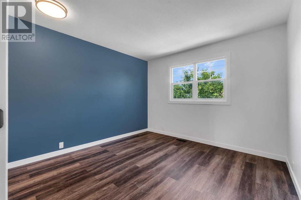 Single Family House Bi-level for Sale in  Cedardale Road SW Cedarbrae Calgary 