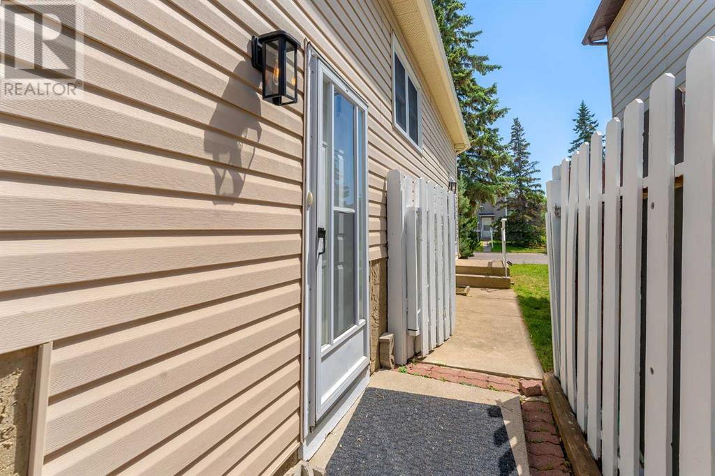 Single Family House Bi-level for Sale in  Cedardale Road SW Cedarbrae Calgary 