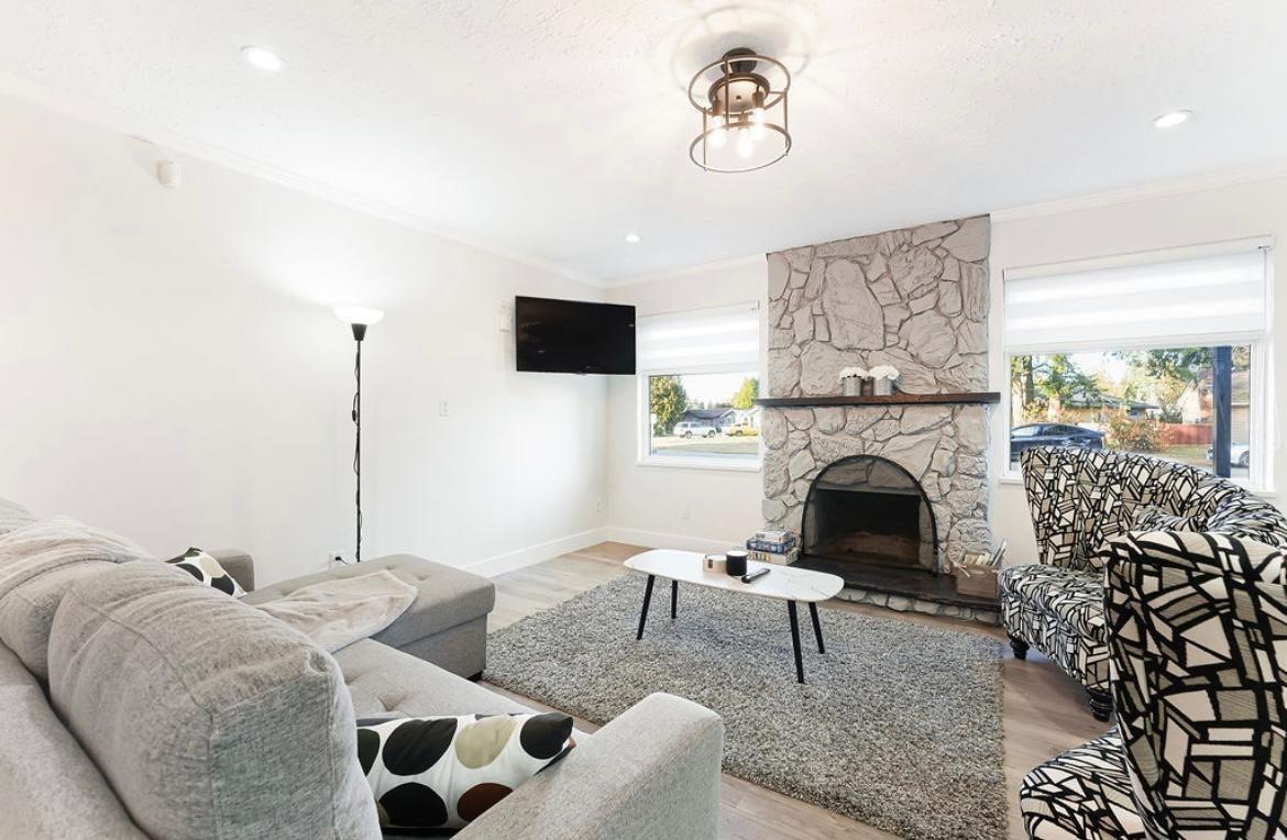 Photo 4 of 20572 43 Avenue, Langley BC