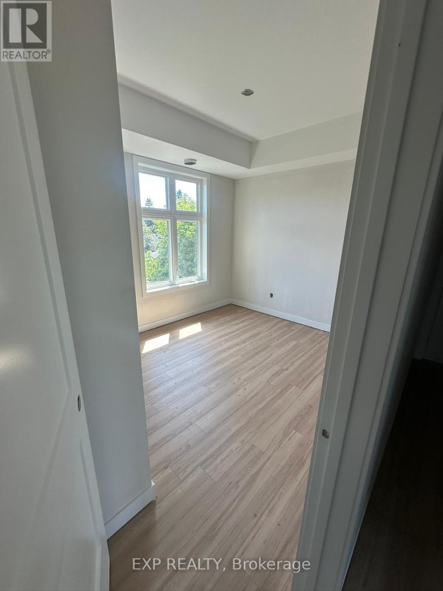 Photo 11 of 66 Queen Mary Street, Ottawa ON