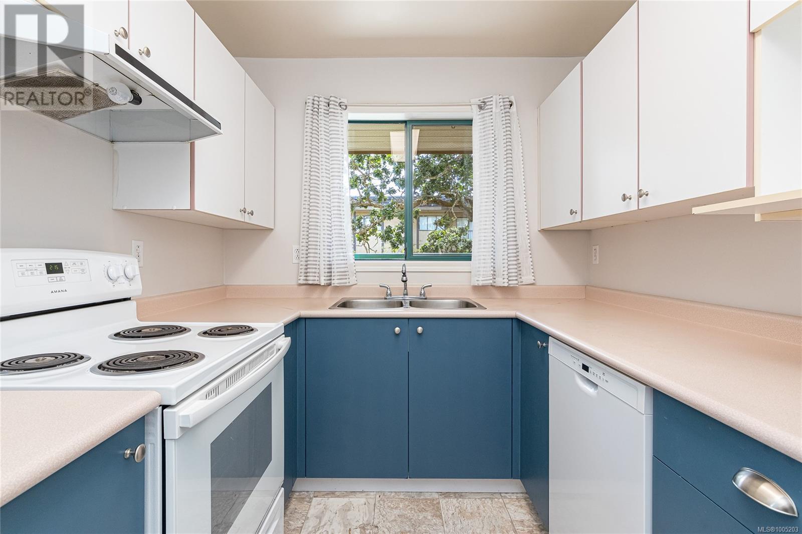 #207 3460 QUADRA ST - Image 11