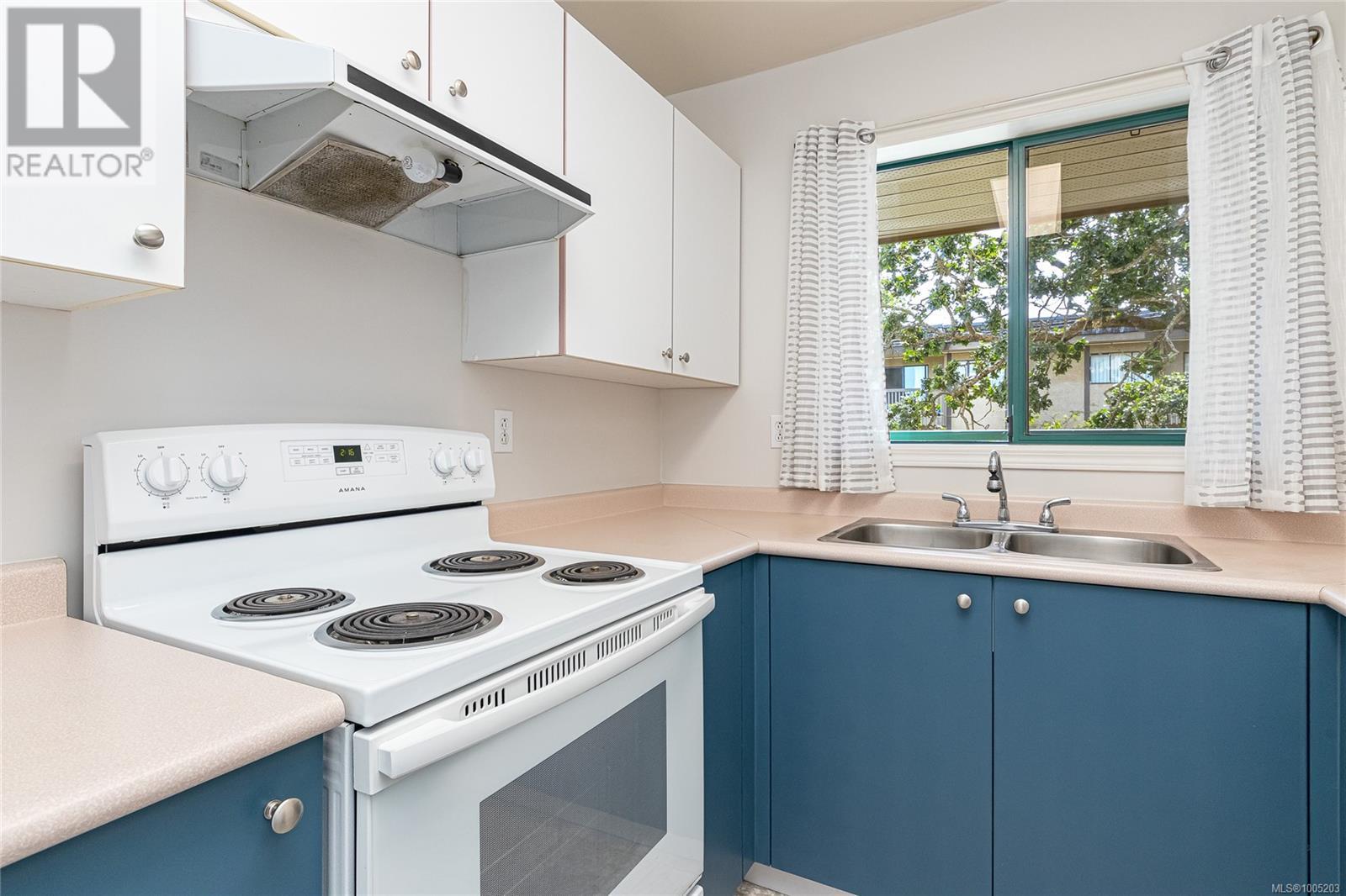#207 3460 QUADRA ST - Image 12