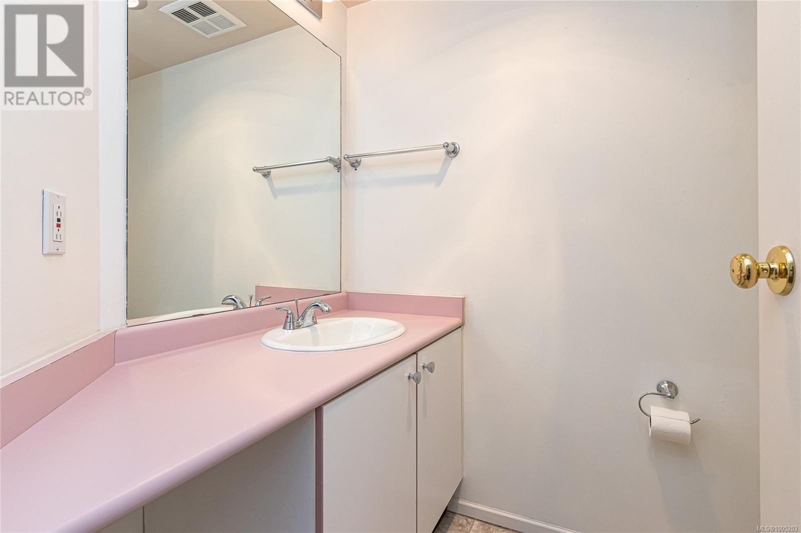 #207 3460 QUADRA ST - Image 17