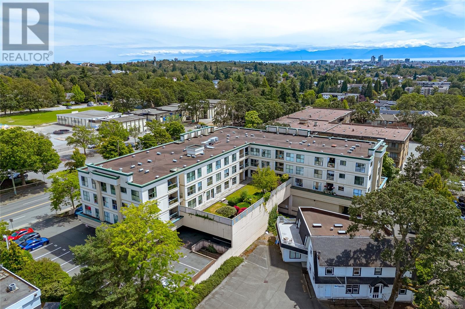 #207 3460 QUADRA ST - Image 3