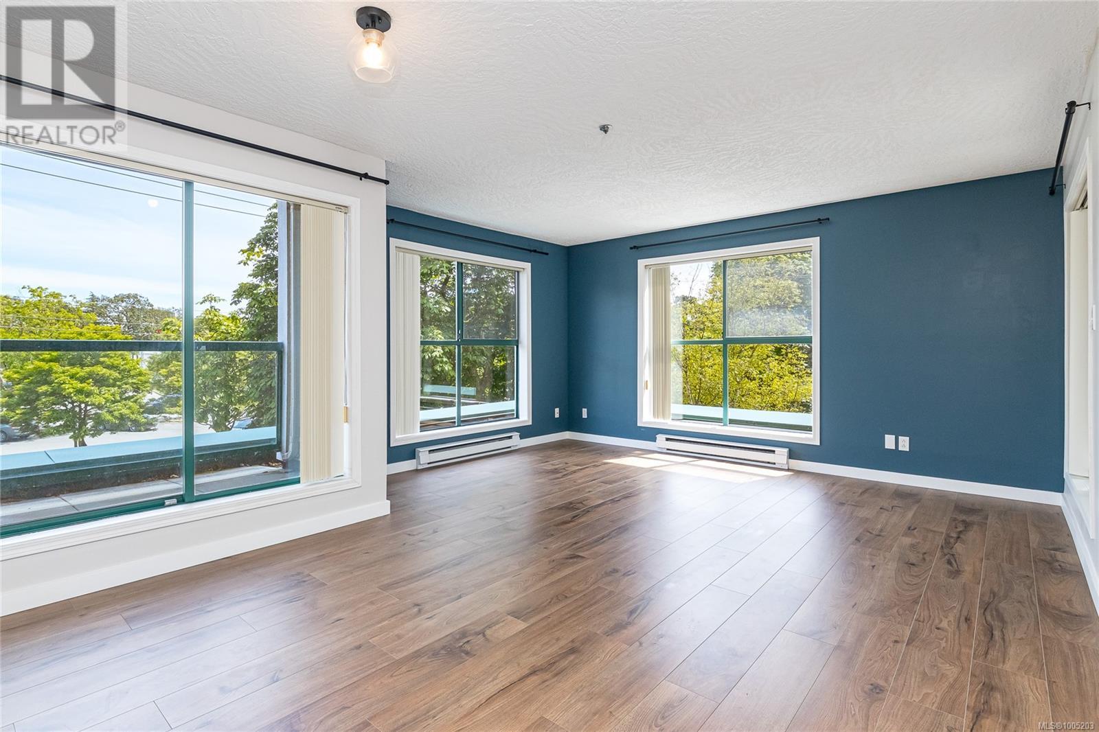 #207 3460 QUADRA ST - Image 9
