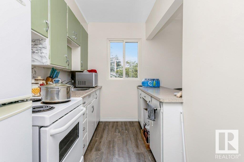 Photo 65 of 8710 82 Av Nw, Edmonton AB
