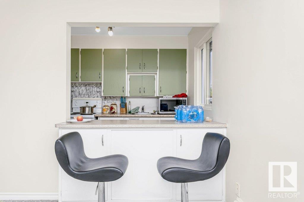 Photo 9 of 8710 82 Av Nw, Edmonton AB