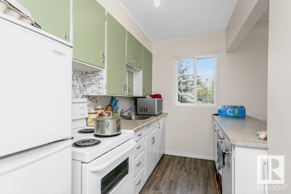 Photo 13 of 8710 82 Av Nw, Edmonton AB