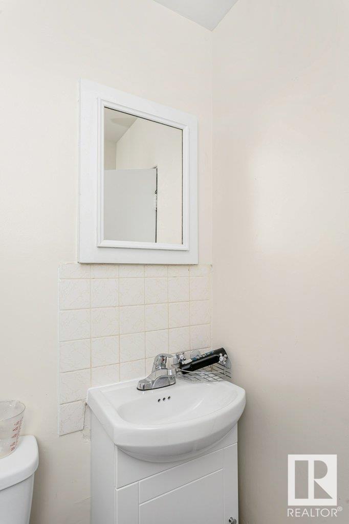 Photo 15 of 8710 82 Av Nw, Edmonton AB