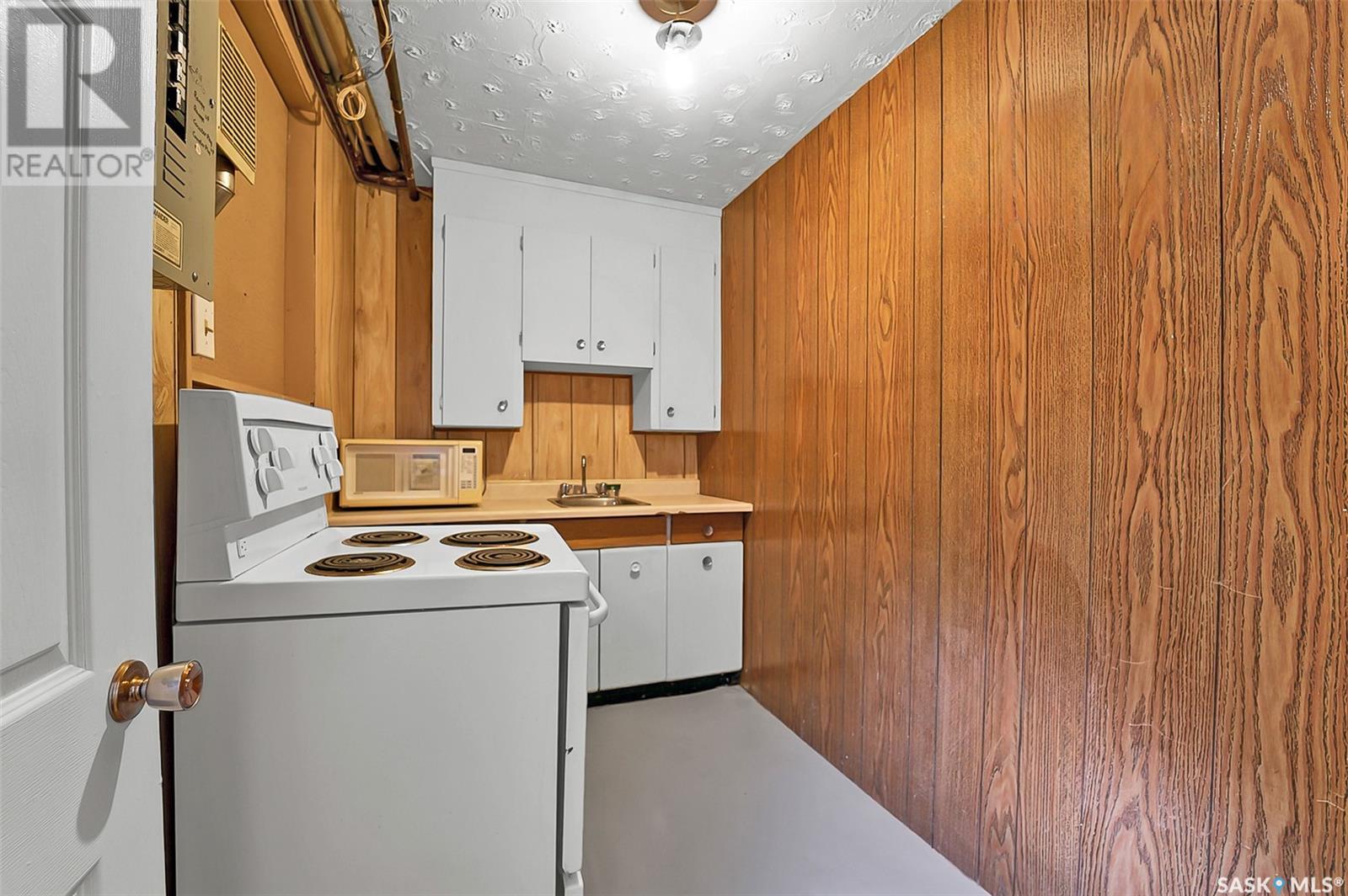 Photo 6 of 315 F Avenue S, Saskatoon SK