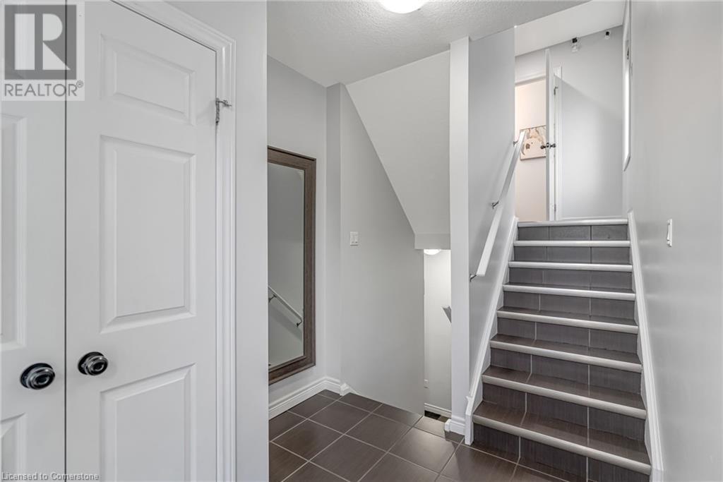Photo 8 of 19 Oakes Crescent, Guelph ON