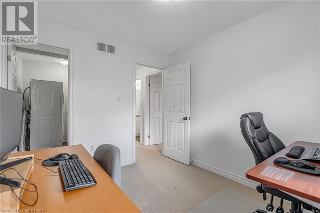 Photo 32 of 19 Oakes Crescent, Guelph ON