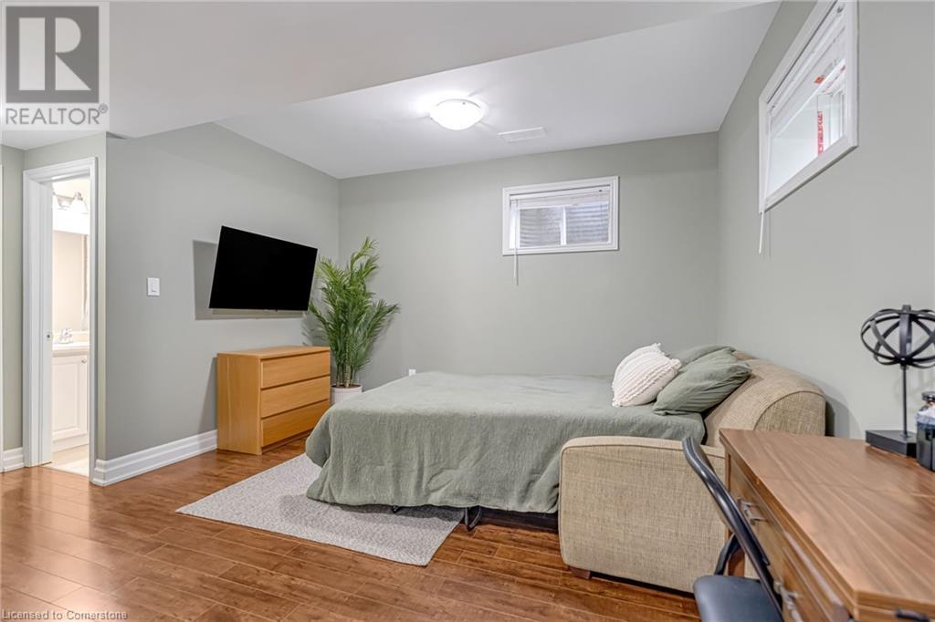 Photo 42 of 19 Oakes Crescent, Guelph ON