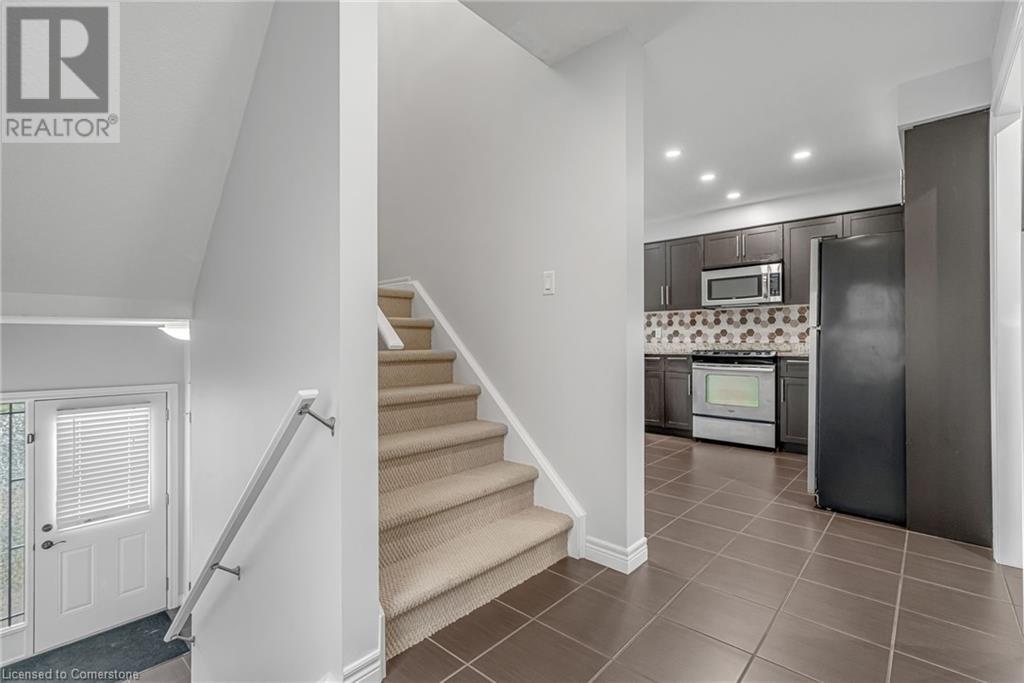Photo 10 of 19 Oakes Crescent, Guelph ON