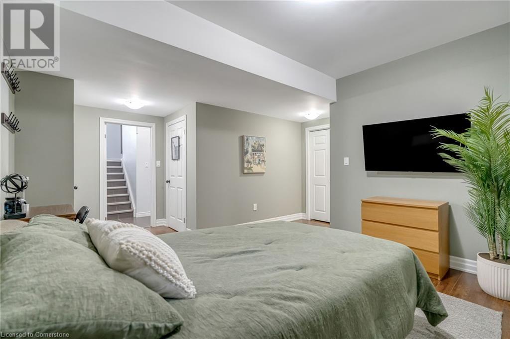 Photo 44 of 19 Oakes Crescent, Guelph ON