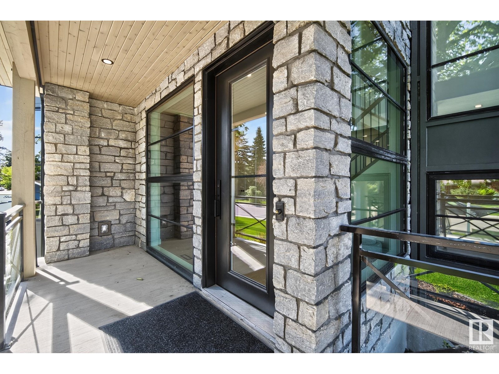 Photo 5 of 13804 85 Av Nw, Edmonton AB