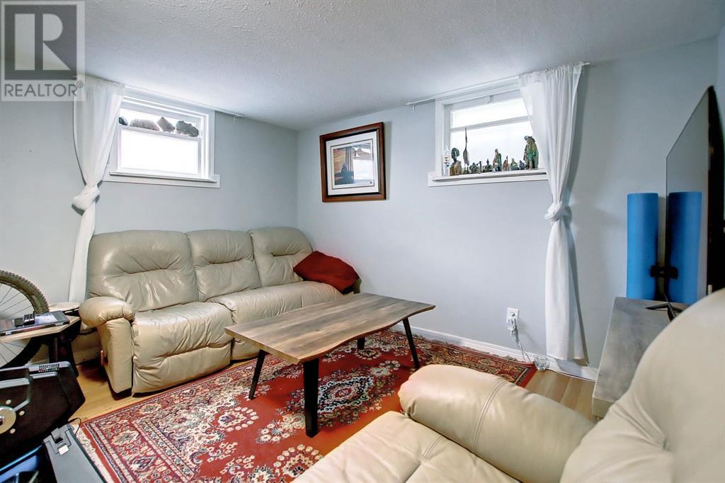 Single Family House 3 Level for Sale in   Street SW Upper Mount Royal Calgary 