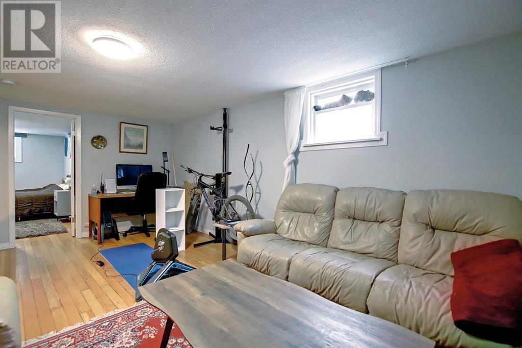 Single Family House 3 Level for Sale in   Street SW Upper Mount Royal Calgary 