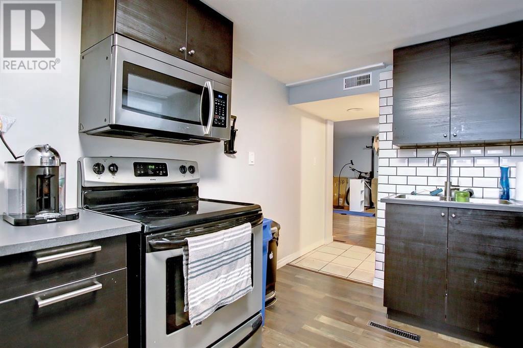 Single Family House 3 Level for Sale in   Street SW Upper Mount Royal Calgary 