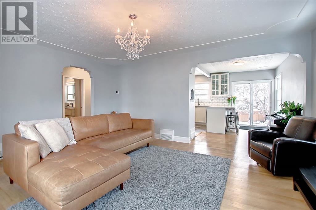 Single Family House 3 Level for Sale in   Street SW Upper Mount Royal Calgary 