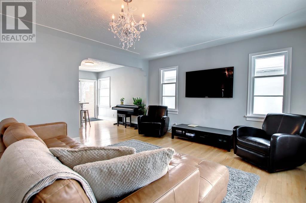 Single Family House 3 Level for Sale in   Street SW Upper Mount Royal Calgary 