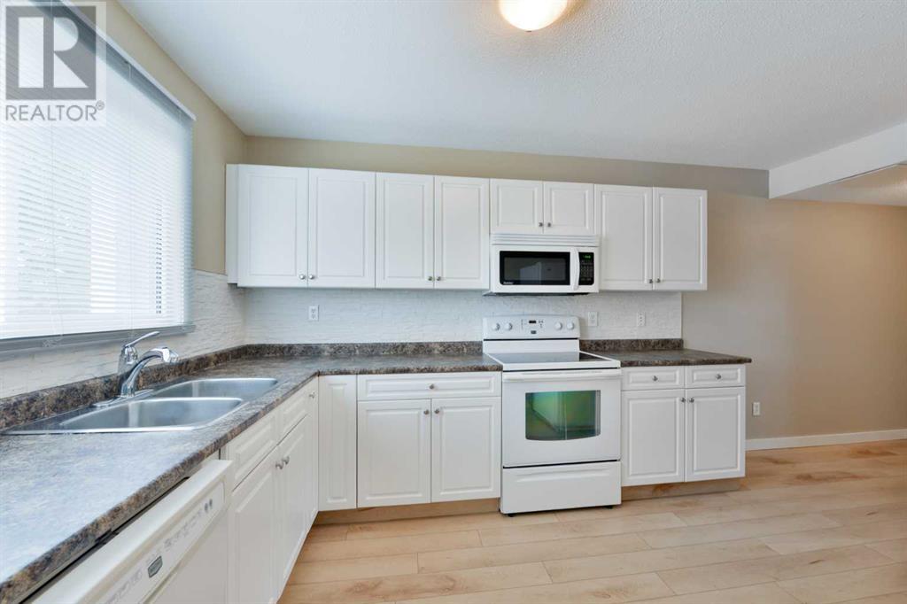 Single Family House for Sale in   Bowwood Drive NW Bowness Calgary 