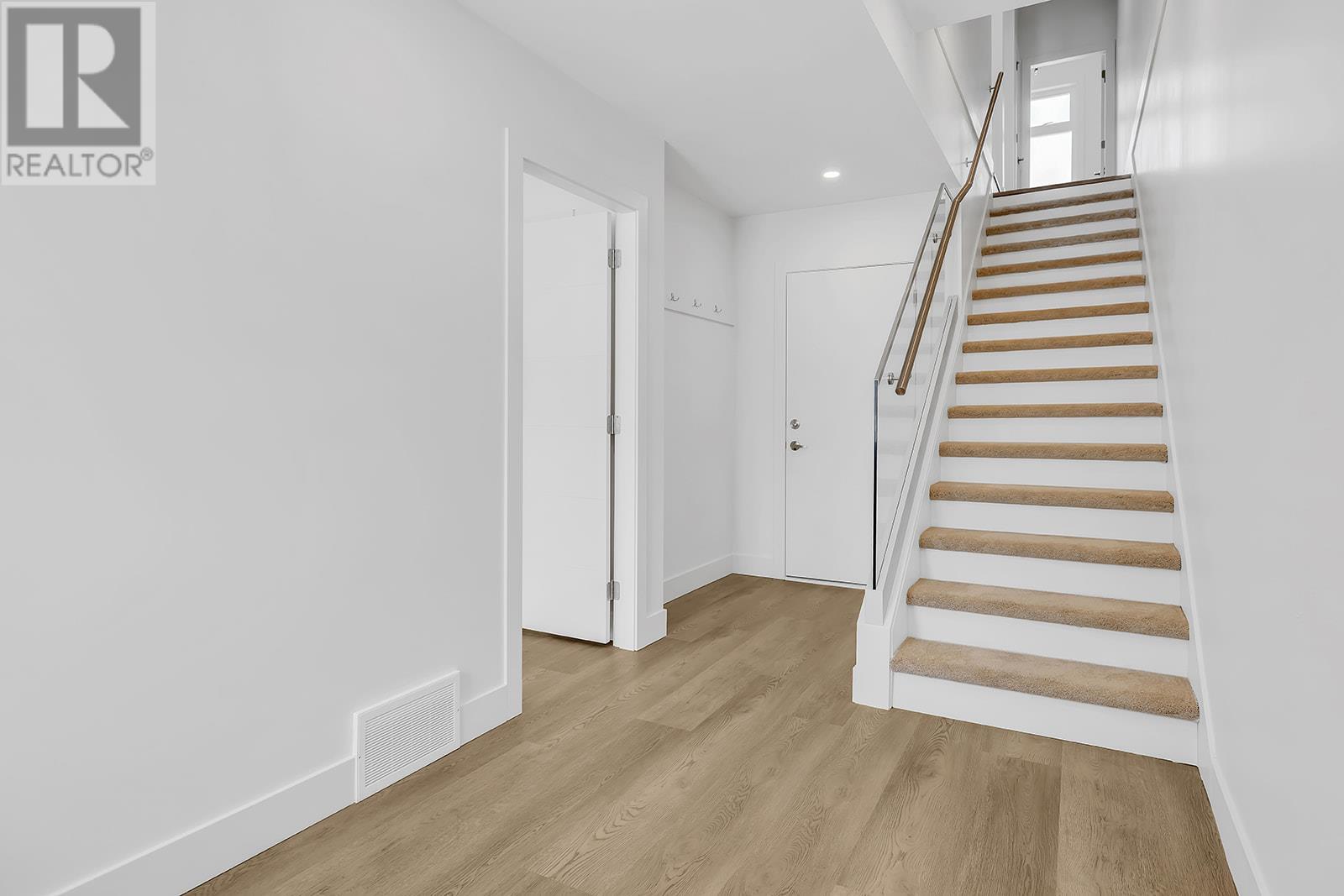 112 5300 Main Street, Kelowna