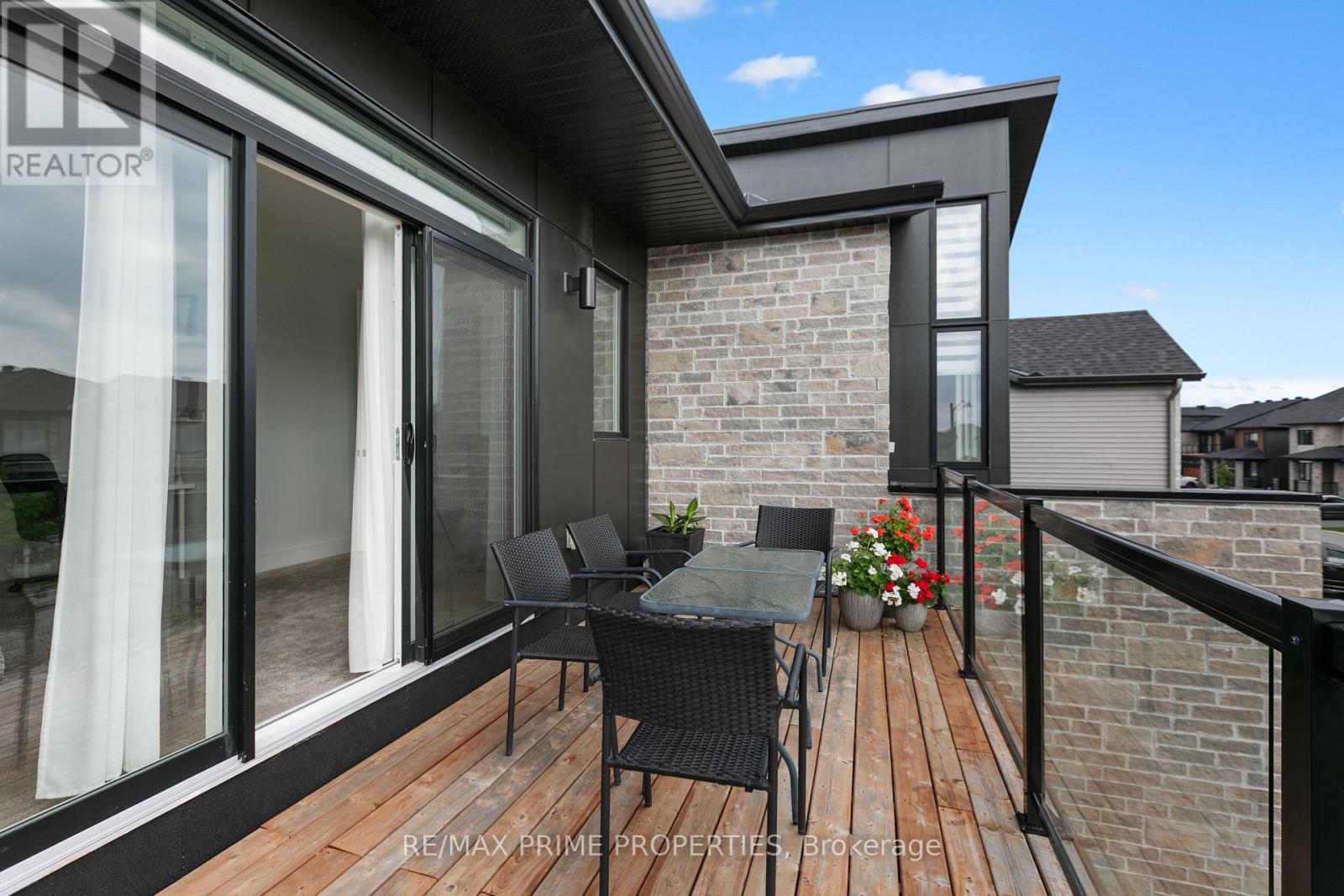 Photo 2 of 720 Fenwick Way, Ottawa ON