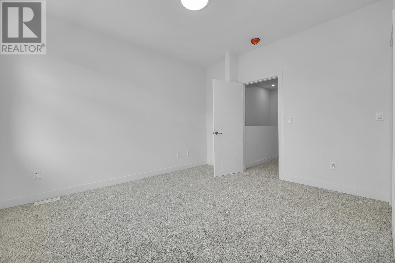 121 5300 Main Street, Kelowna